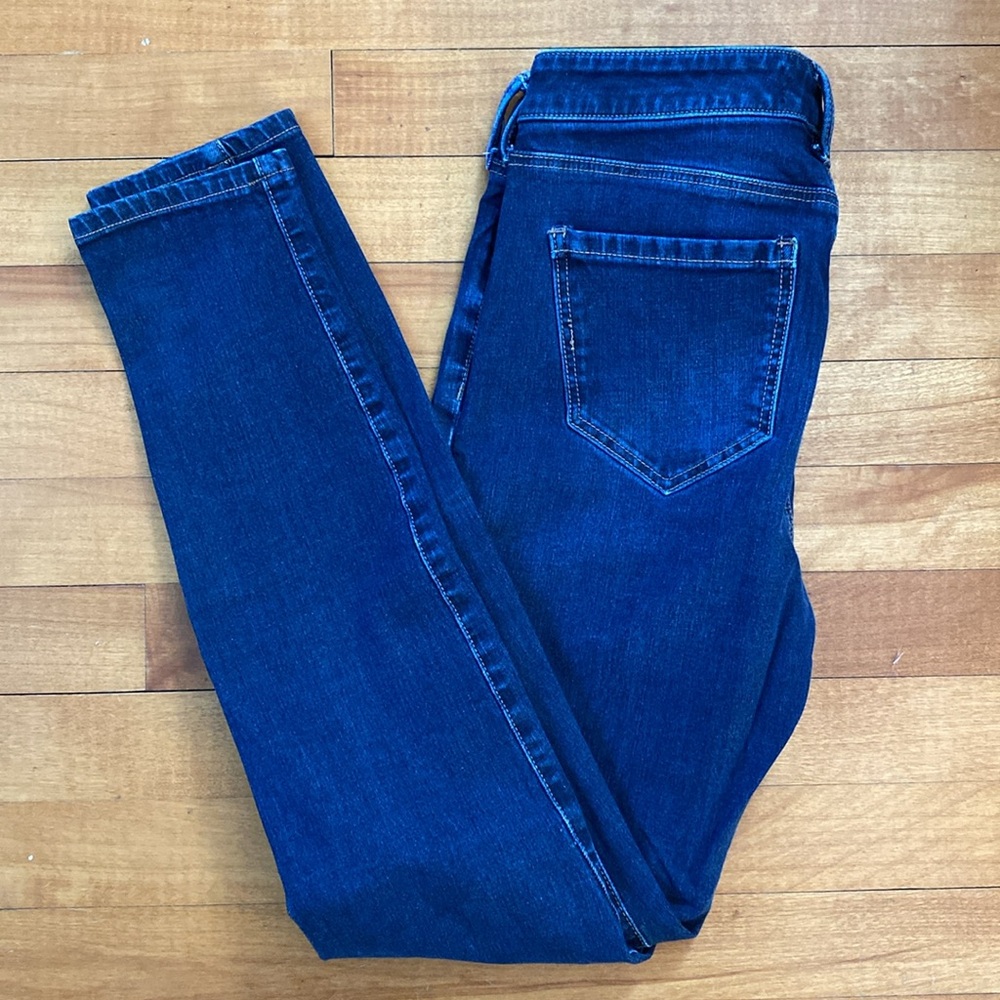 Liverpool “the skinny” Jean, size 4. Very good condition.